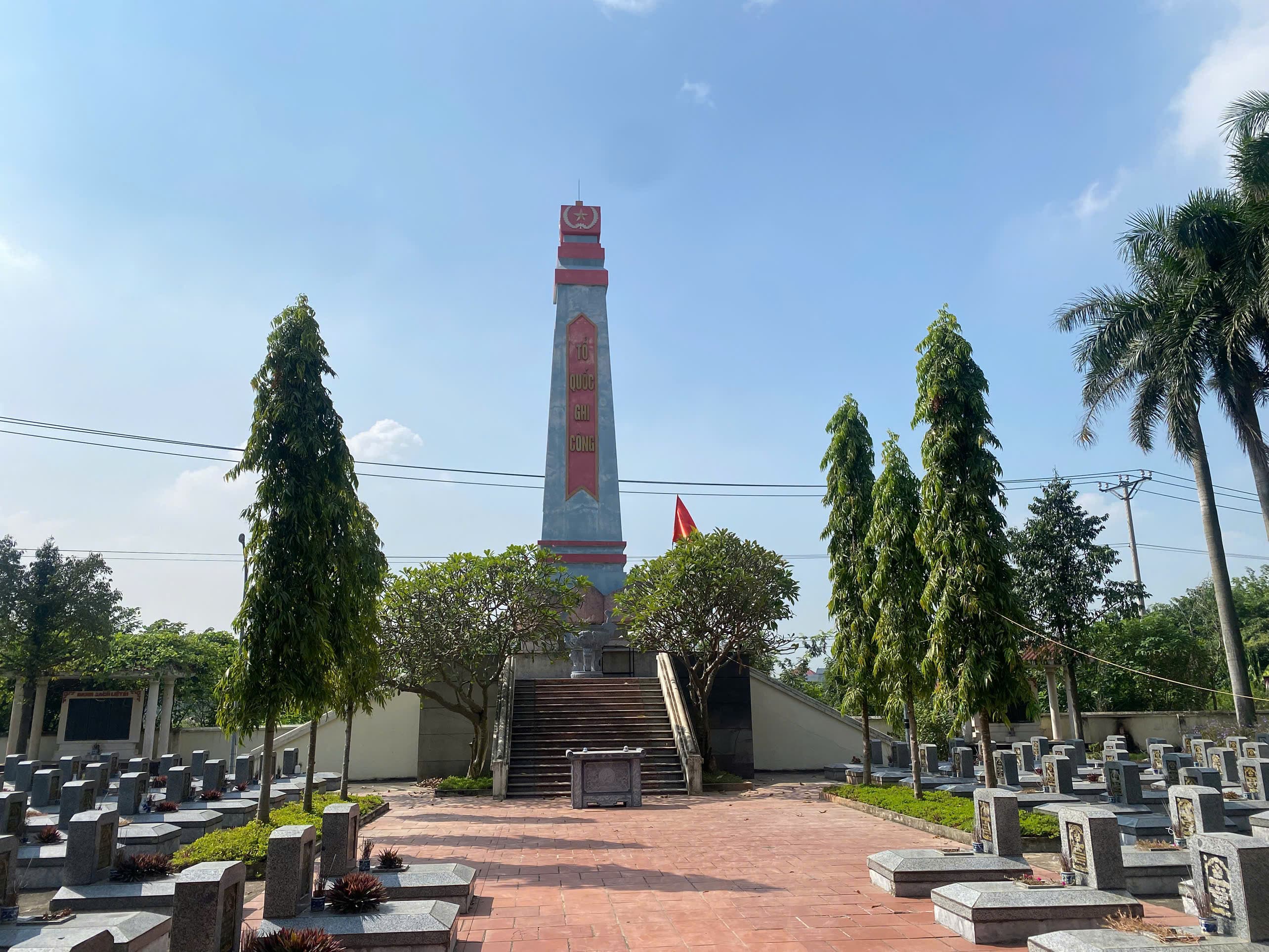 Toàn cảnh bên trái